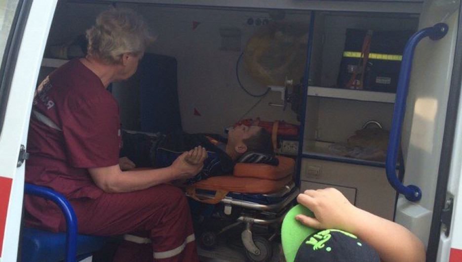 В Барнауле мальчик упал с гаража.