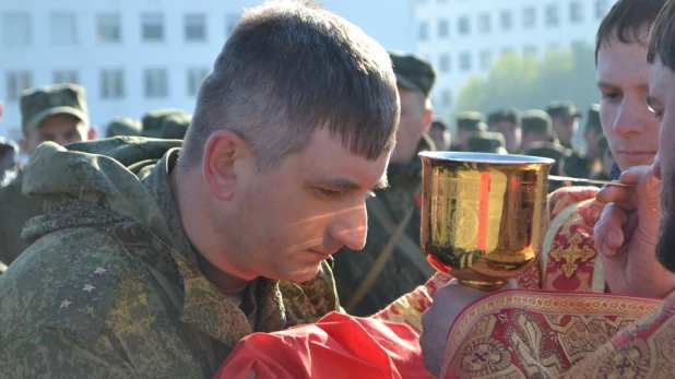 Богослужение в ракетной части.