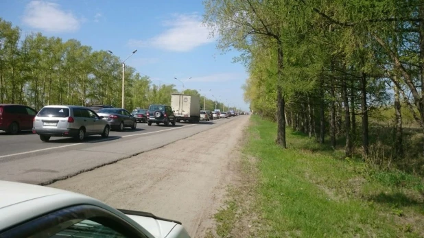 В Барнауле пробки на выезде из города.