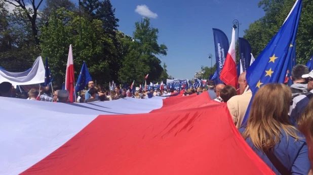 Антиправительственный марш в Варшаве.