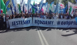 Антиправительственный марш в Варшаве.