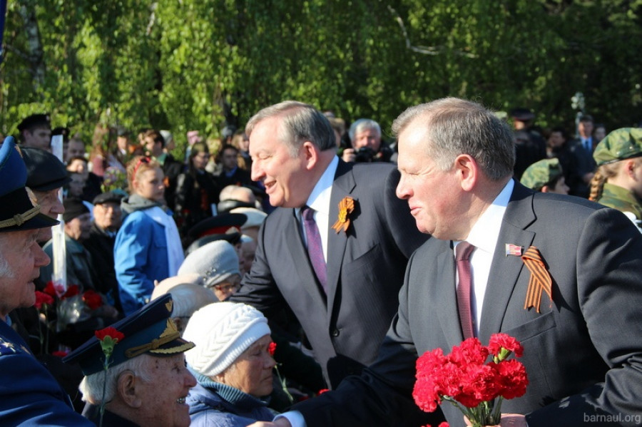 В Барнауле на мемориале Славы почтили память солдат-победителей.