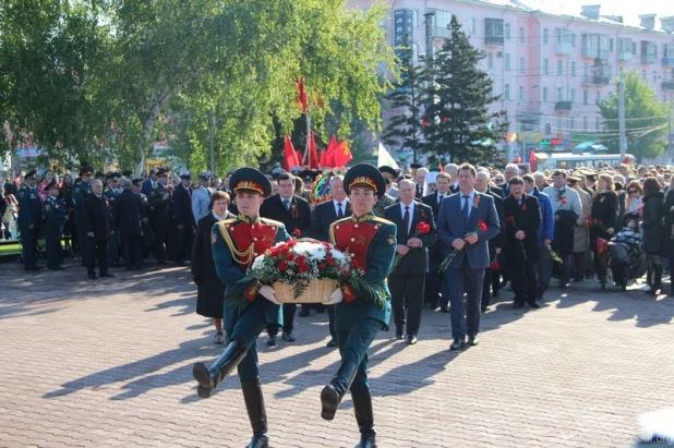 В Барнауле на мемориале Славы почтили память солдат-победителей.