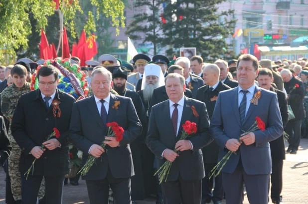 В Барнауле на мемориале Славы почтили память солдат-победителей.