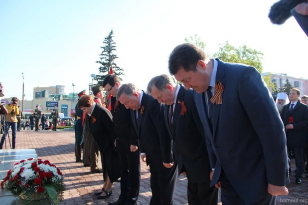 В Барнауле на мемориале Славы почтили память солдат-победителей.