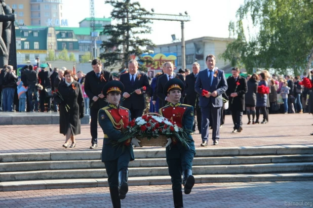 В Барнауле на мемориале Славы почтили память солдат-победителей.