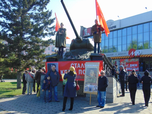 9 мая барнаульские коммунисты провели сразу несколько акций.