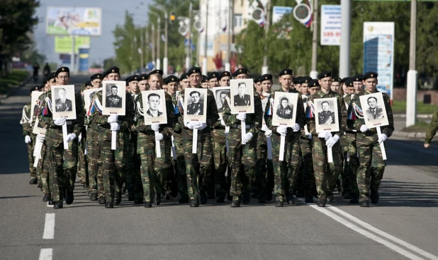 Парад Победы в Барнауле 9 мая 2016 года.