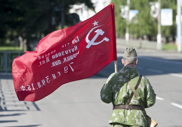 Парад Победы в Барнауле 9 мая 2016 года.