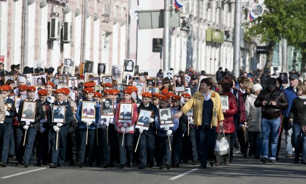 Парад Победы в Барнауле 9 мая 2016 года.