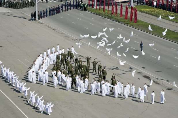 Парад Победы в Барнауле 9 мая 2016 года.