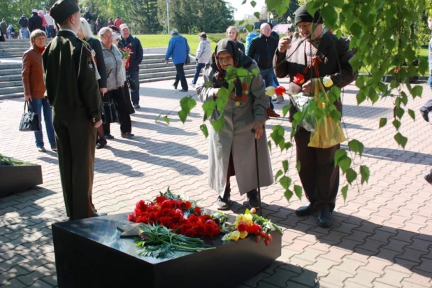 Барнаульские ветераны почтили память погибших в Великой Отечественной войне.