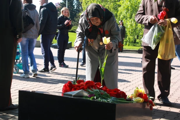 Барнаульские ветераны почтили память погибших в Великой Отечественной войне.