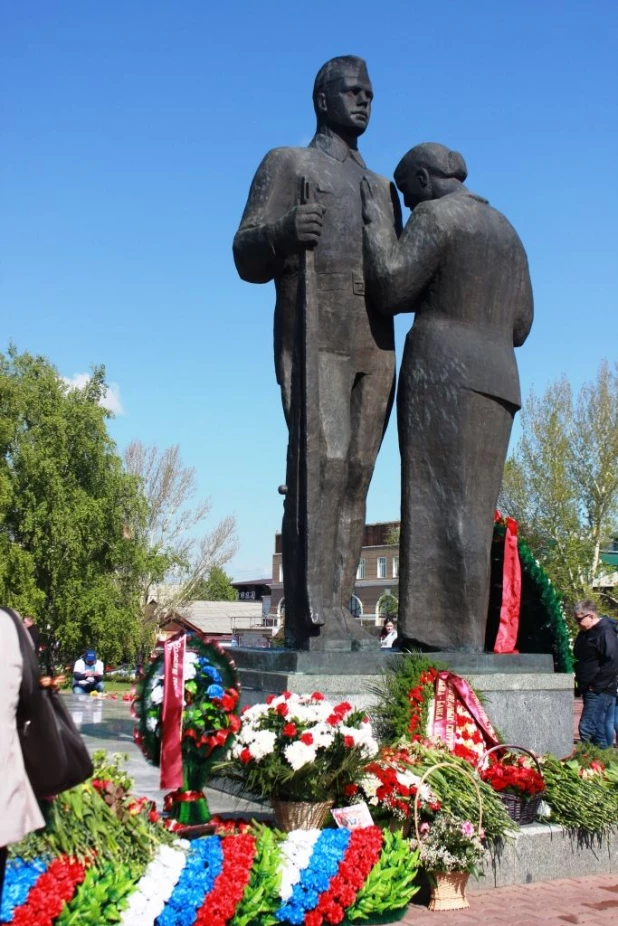 Барнаульские ветераны почтили память погибших в Великой Отечественной войне.