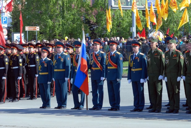 Парад Победы в Барнауле 9 мая 2016 года.