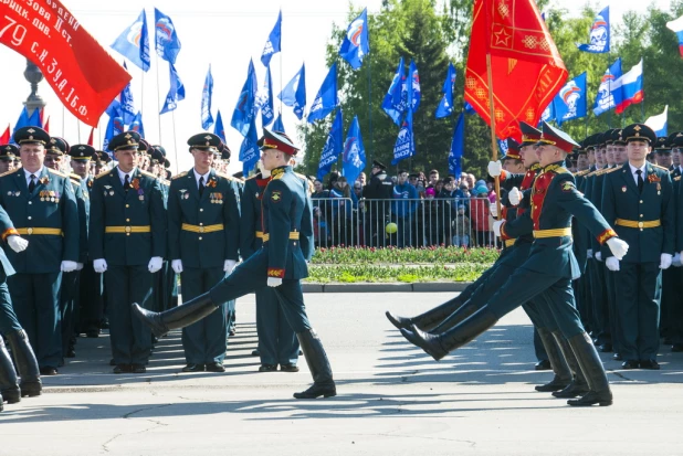 Парад Победы в Барнауле 9 мая 2016 года.