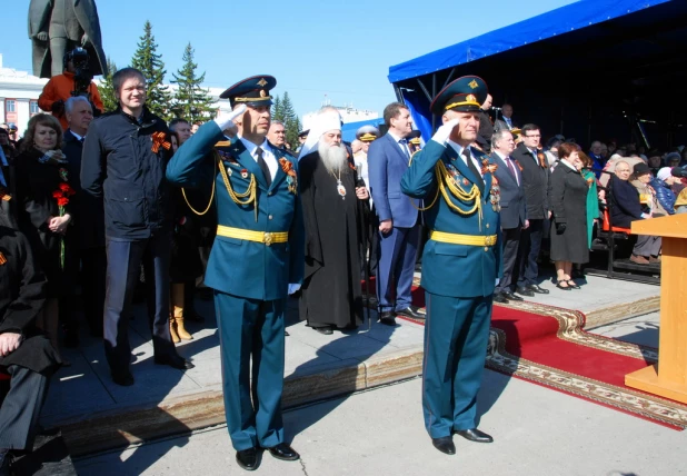 Парад Победы в Барнауле 9 мая 2016 года.