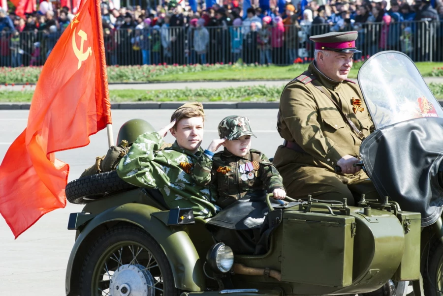 Парад Победы в Барнауле 9 мая 2016 года.