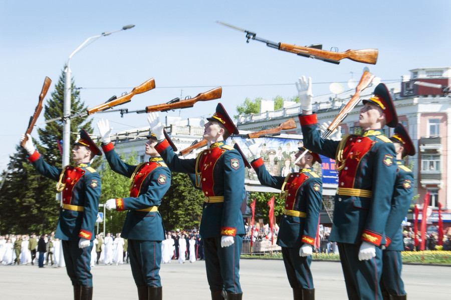 Парад Победы в Барнауле 9 мая 2016 года.