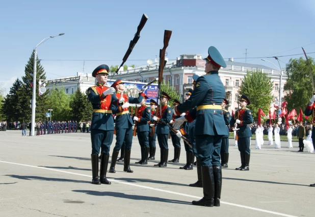 Парад Победы в Барнауле 9 мая 2016 года.