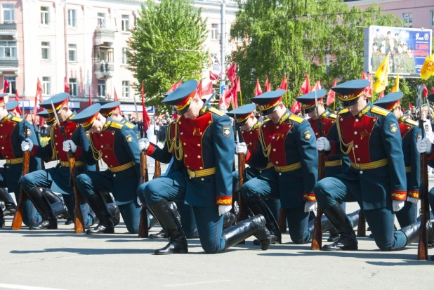 Парад Победы в Барнауле 9 мая 2016 года.