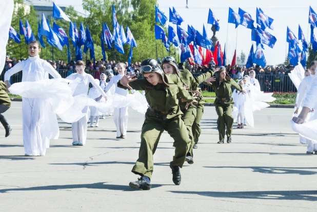 Парад Победы в Барнауле 9 мая 2016 года.