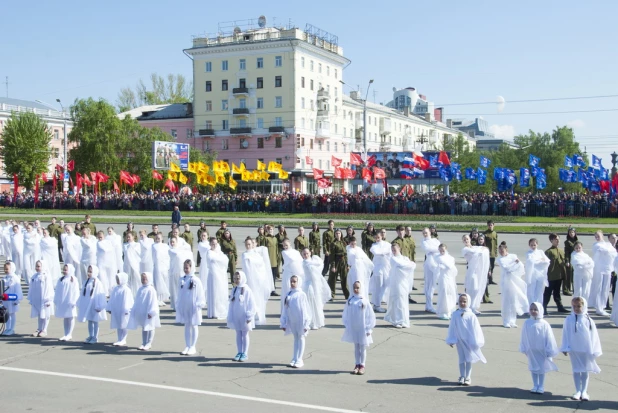 Парад Победы в Барнауле 9 мая 2016 года.