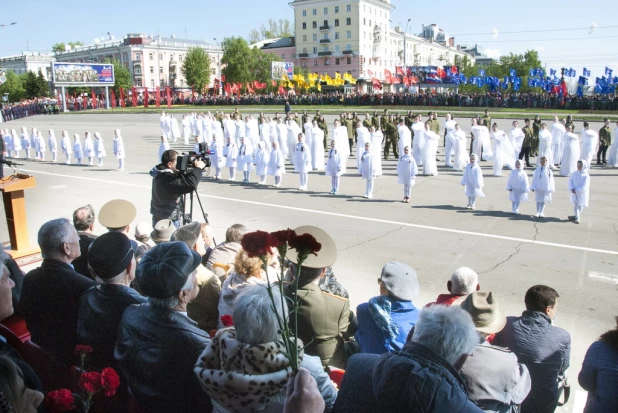 Парад Победы в Барнауле 9 мая 2016 года.