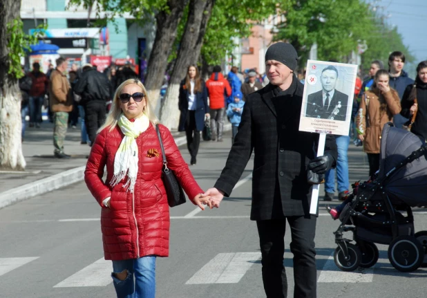 Подготовка к шествию "Бессмертного полка" в Барнауле. 9 мая 2016 года.