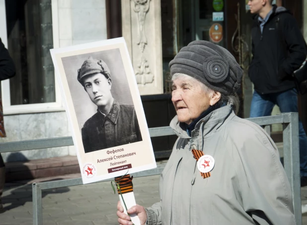 Подготовка к шествию "Бессмертного полка" в Барнауле. 9 мая 2016 года.