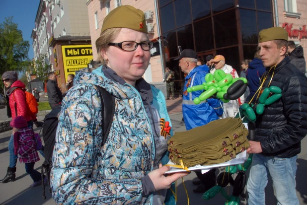 Подготовка к шествию "Бессмертного полка" в Барнауле. 9 мая 2016 года.