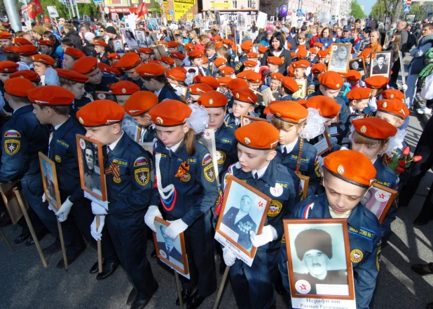 Подготовка к шествию "Бессмертного полка" в Барнауле. 9 мая 2016 года.