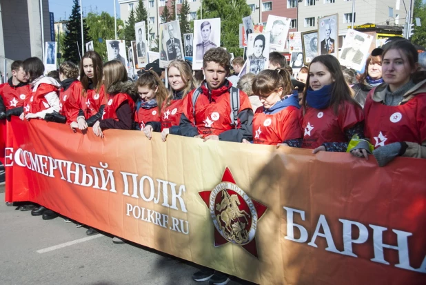 Подготовка к шествию "Бессмертного полка" в Барнауле. 9 мая 2016 года.