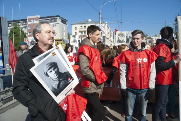 Подготовка к шествию "Бессмертного полка" в Барнауле. 9 мая 2016 года.