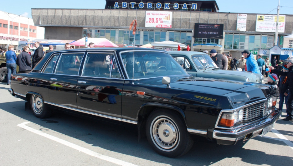 Выставка ретро автомобилей 9 мая 2016 года в Барнауле.