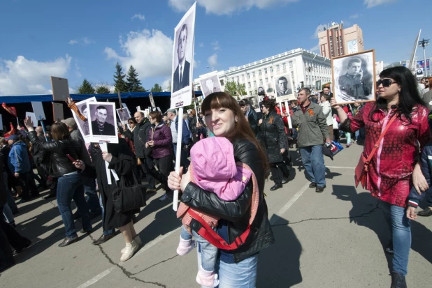 "Бессмертный полк" в Барнауле. 9 мая 2016 года.