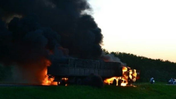 Под Барнаулом вспыхнула иномарка.