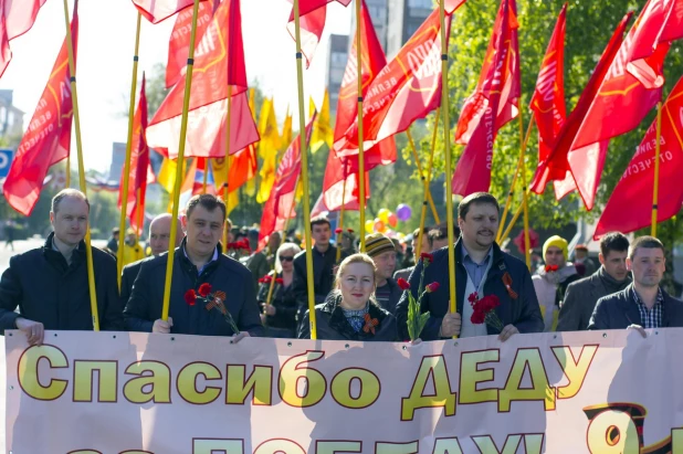 Члены Партии Великое Отечество в Алтайском крае провели шествие.