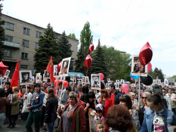 Шествие "Бессмертного полка" в Снежном (Донецкая область, Украина). 9 мая 2016 года.