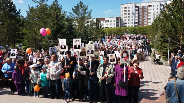 Шествие "Бессмертного полка" в Экибастузе (Казахстан). 9 мая 2016 года.