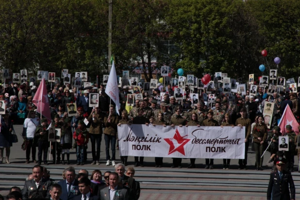 Шествие "Бессмертного полка" в Экибастузе (Казахстан). 9 мая 2016 года.