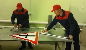 Алтайское ДСУ наладило собственное производство дорожных знаков