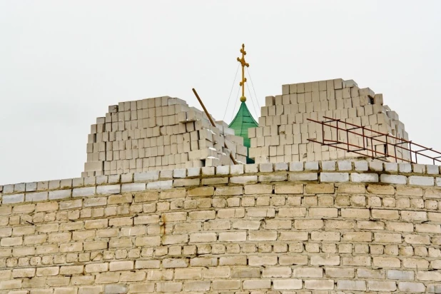 Долгое строительство Александро-Невского храма в Барнауле.