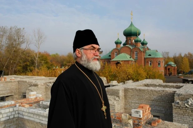 Долгое строительство Александро-Невского храма в Барнауле.