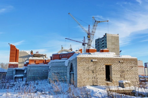 Долгое строительство Александро-Невского храма в Барнауле.