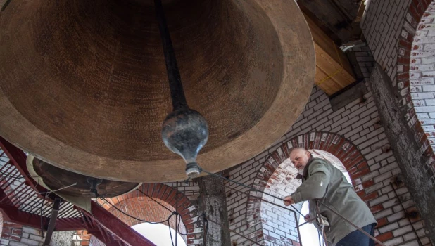 Долгое строительство Александро-Невского храма в Барнауле.