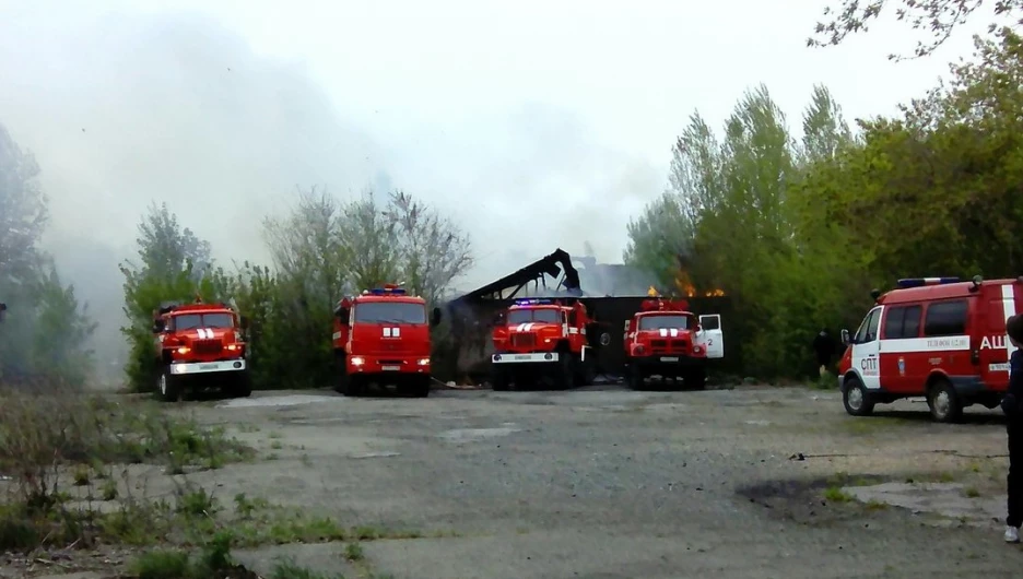 Пожар в бывшей военной части в Барнауле.15 мая 2016 года.