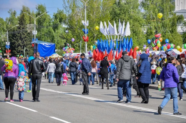 Участники "Бессмертного полка" в Барнауле. 9 мая 2016 года.