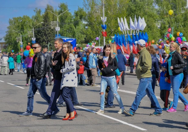 Участники "Бессмертного полка" в Барнауле. 9 мая 2016 года.