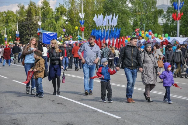 Участники "Бессмертного полка" в Барнауле. 9 мая 2016 года.